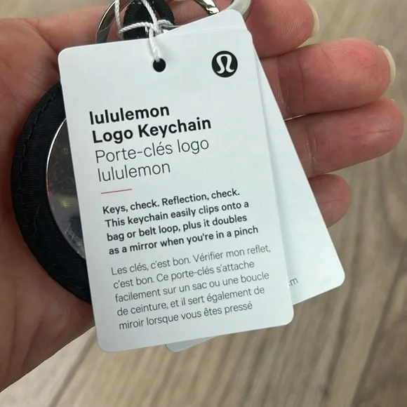 NWT lululemon Logo Keychain - black/ silver - Picture 6 of 6